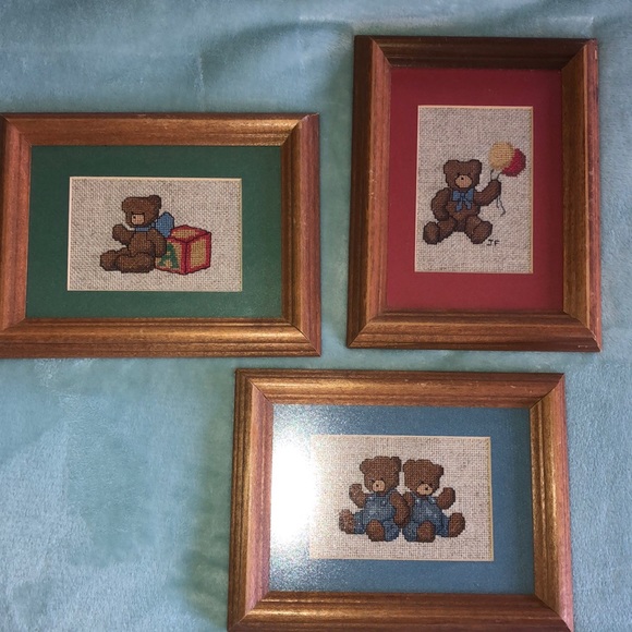 3 Beautifully framed cross-stitch bears - Picture 1 of 5